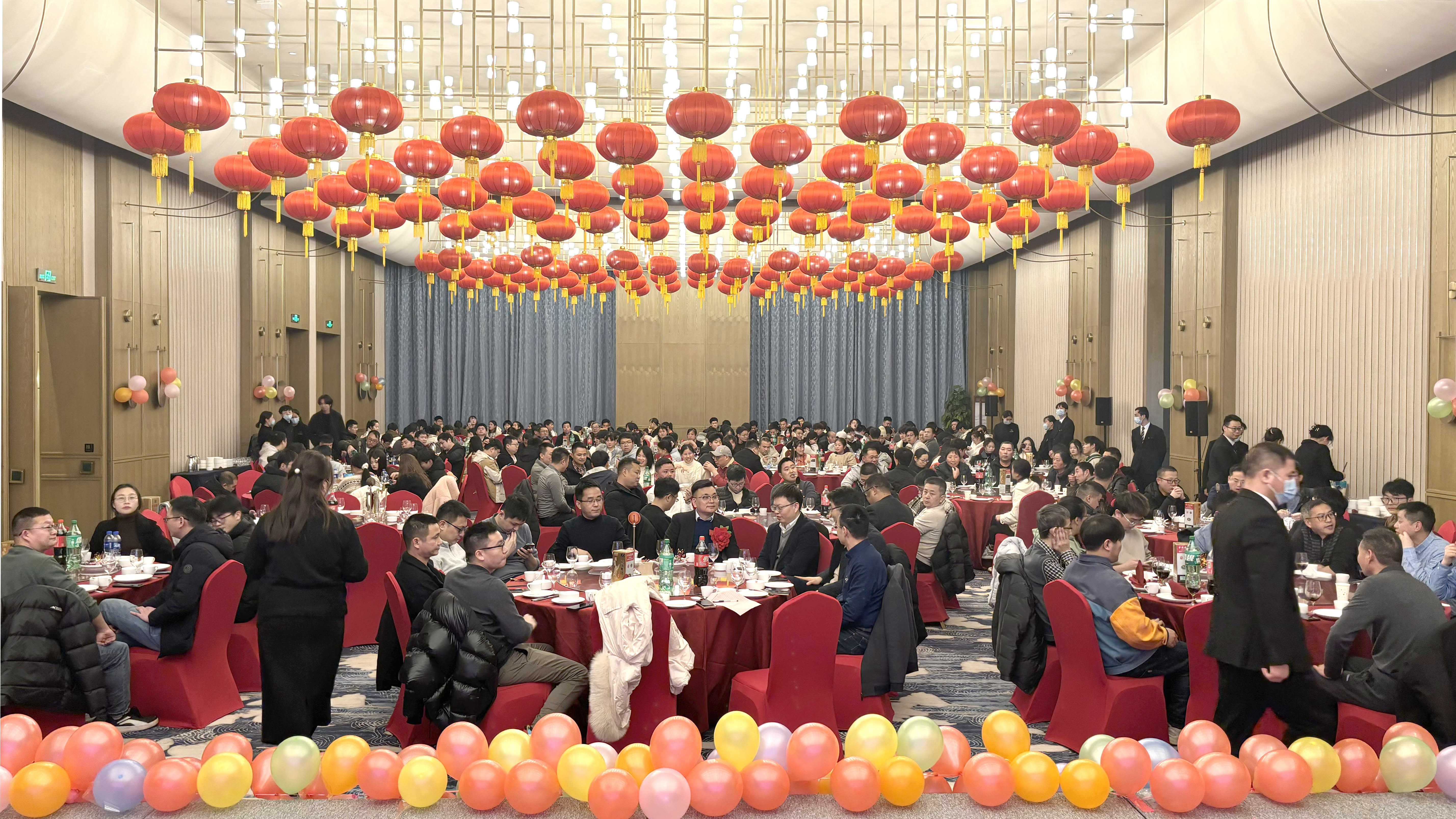 乘风破浪创佳绩 继往开来铸辉煌  w66利来微2023年度表彰大会暨2024年迎春晚会胜利召开